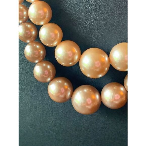 Vintage Shades of Champagne faux Pearls necklace, in Gold tone, Unmarked - Picture 3 of 4